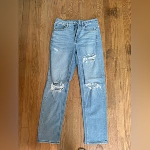 AE STRETCH RIPPED MOM STRAIGHT JEAN